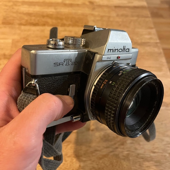 Minolta SRT 201 Film Camera w/ Minolta 50mm 1.7 And Extra Lens Japan - Picture 3 of 9